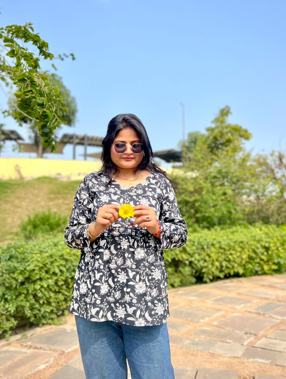 Women’s Black & White Rayon Floral Printed Peplum Kurti Top