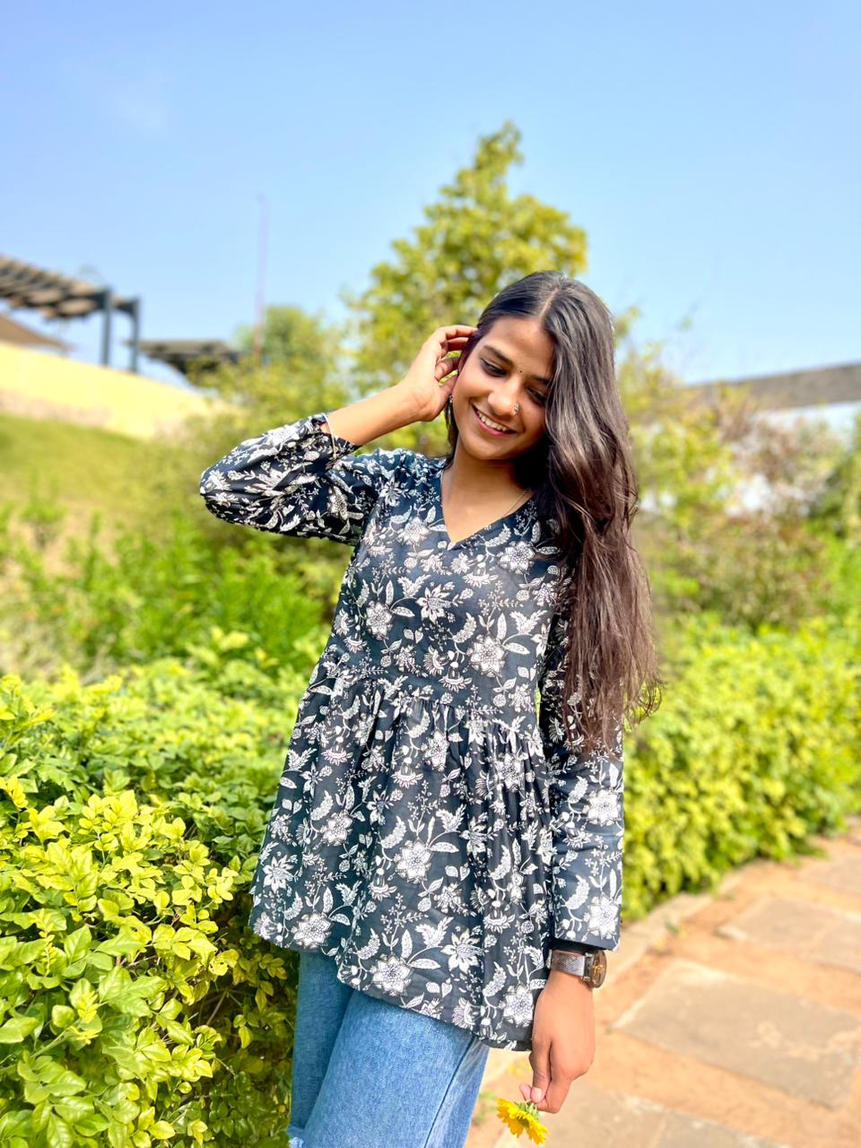 Women’s Black & White Rayon Floral Printed Peplum Kurti Top