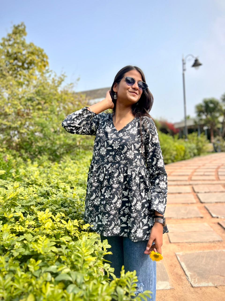 Women’s Black & White Rayon Floral Printed Peplum Kurti Top