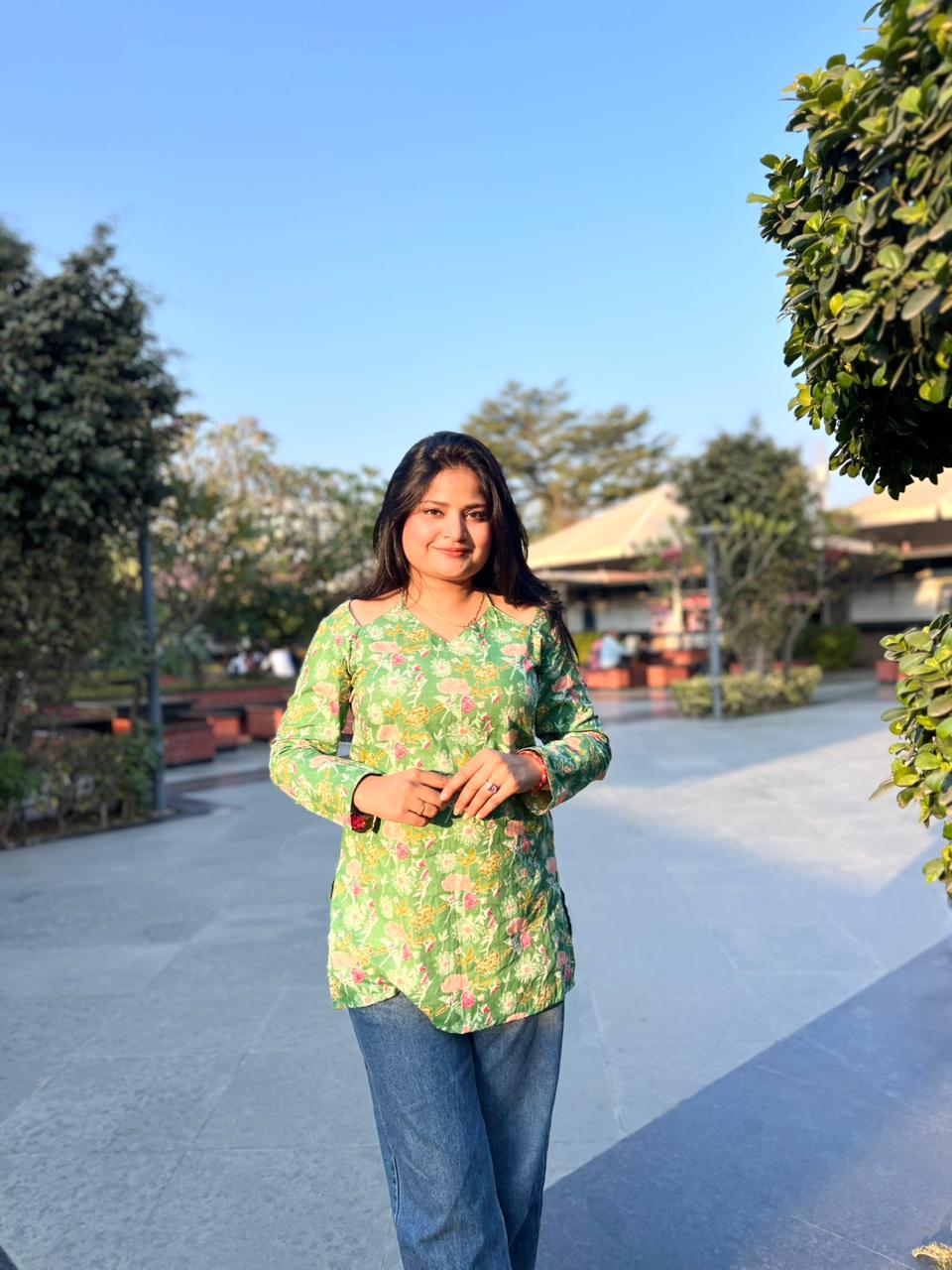 Women's Cotton Green printed Short Kurti and Tunic Top