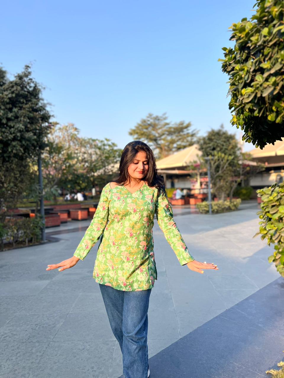 Women's Cotton Green printed Short Kurti and Tunic Top