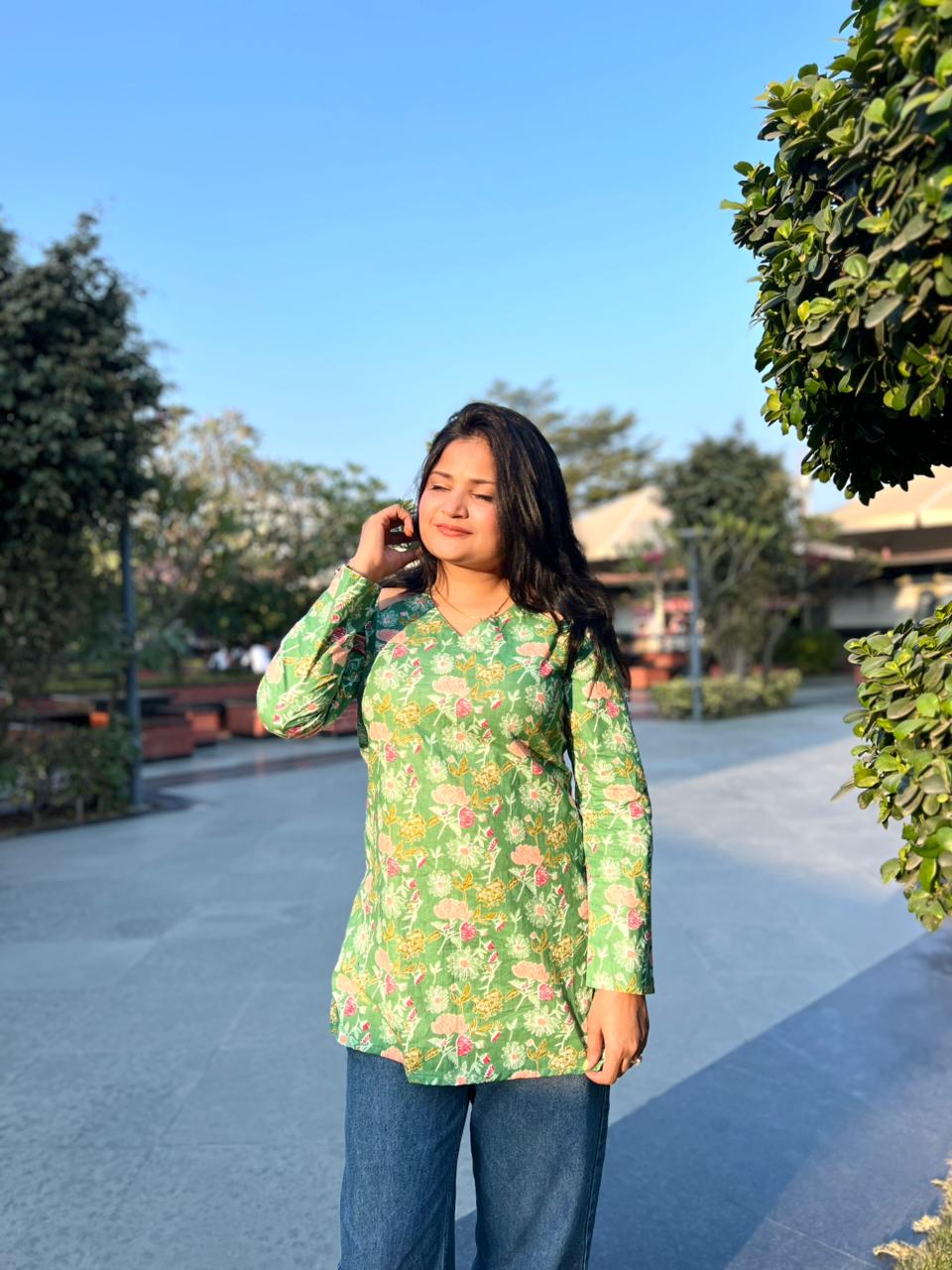 Women's Cotton Green printed Short Kurti and Tunic Top