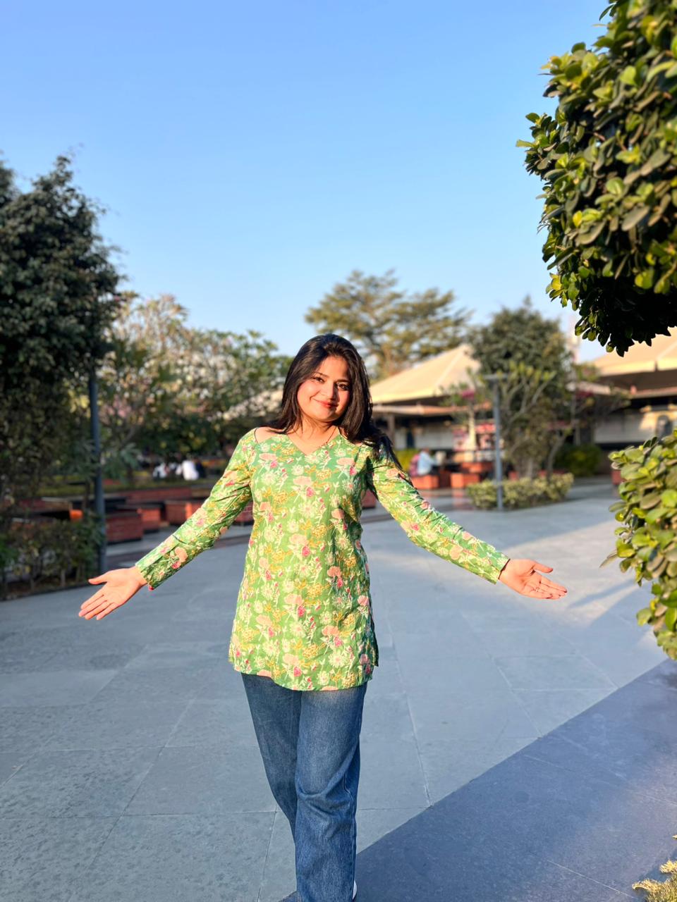 Women's Cotton Green printed Short Kurti and Tunic Top